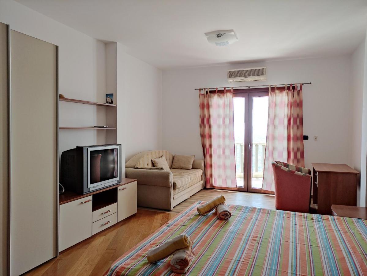 Apartments Altea Rafailovici Exterior photo